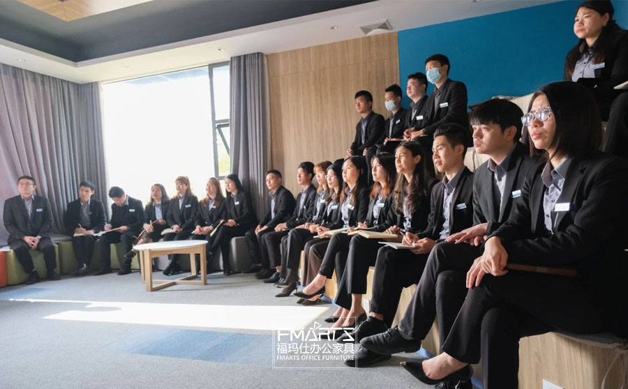 中山市?，斒思揖哂邢薰救w銷售人員總結會現場